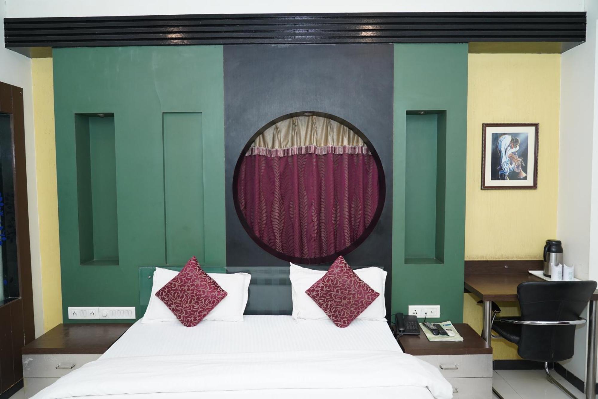 Marshall The Grand Hotel 아흐메다바드 외부 사진