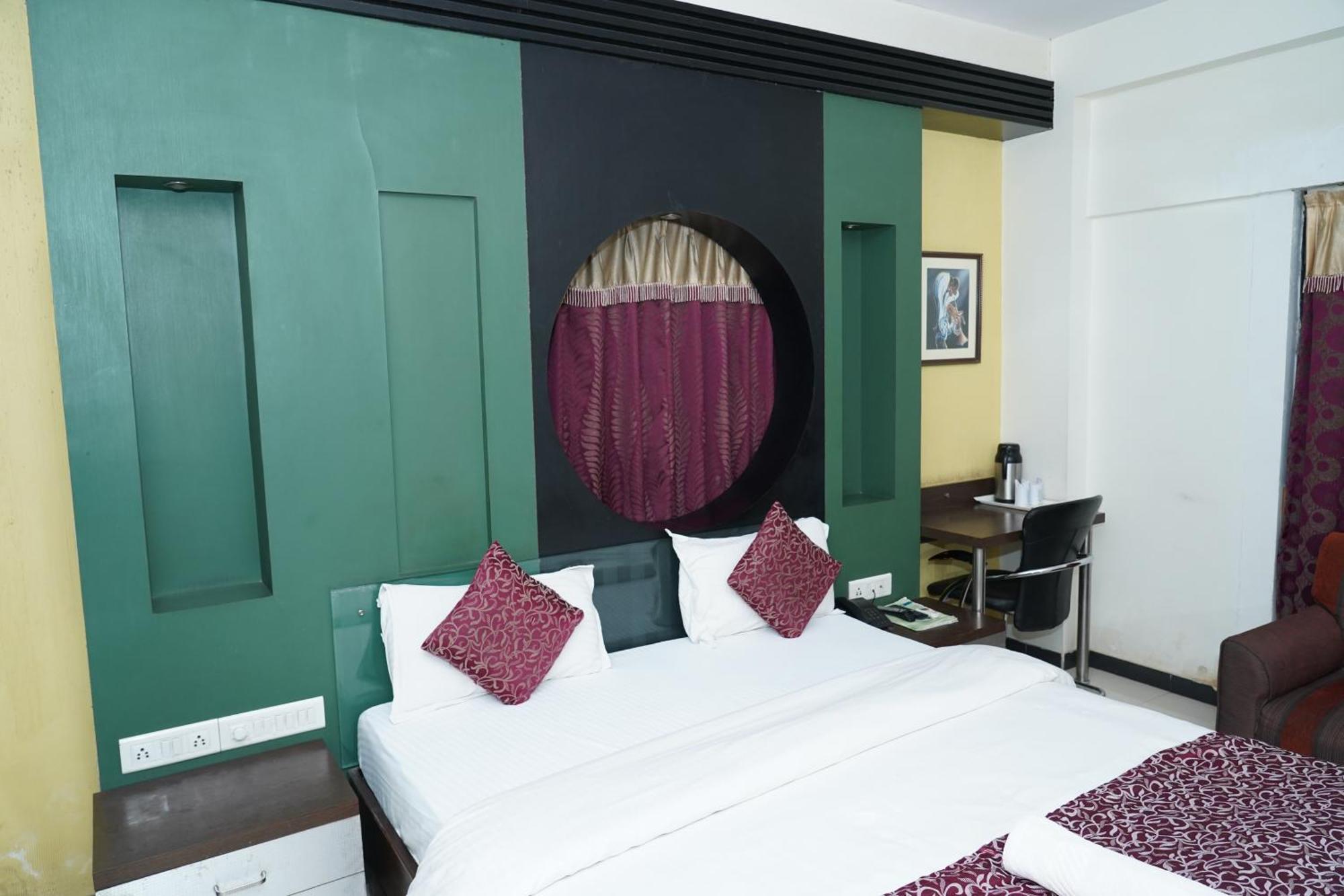 Marshall The Grand Hotel 아흐메다바드 외부 사진
